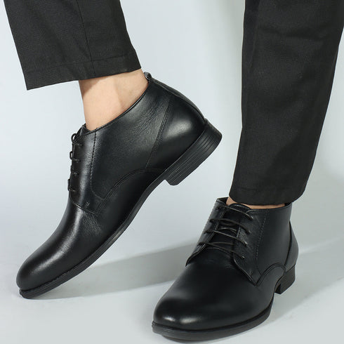 Men's Classic Lace-Up Chukka Boots
