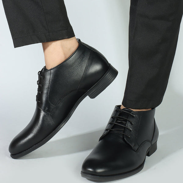 Men's Classic Lace-Up Chukka Boots
