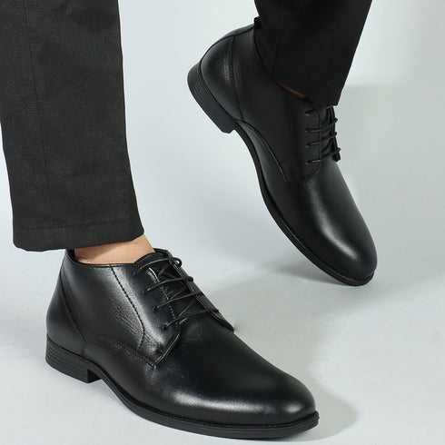 Men's Classic Lace-Up Chukka Boots