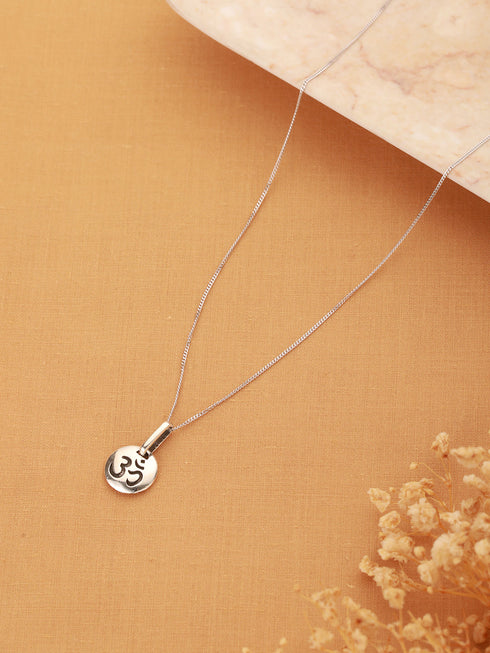 925 Sterling Silver Minimal Dailywear Om Locket Pendant Necklace & Chain