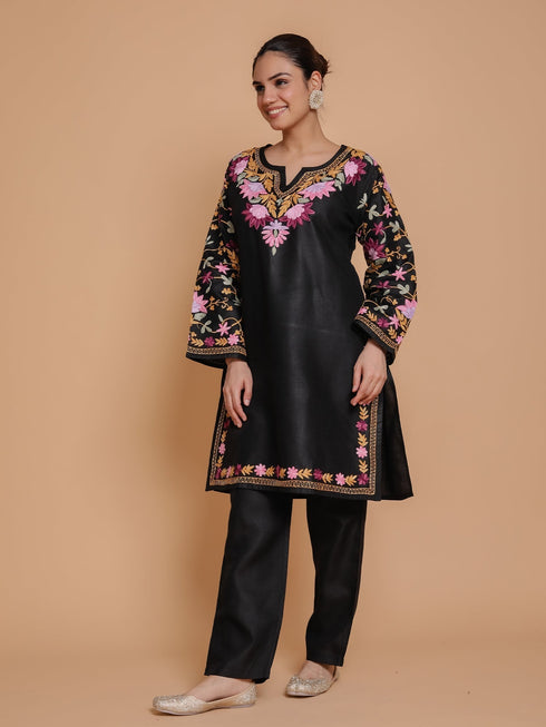 Mansi in Falak Kashmiri Kurta Set - Black