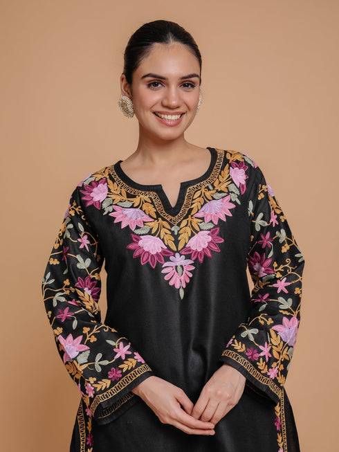 Mansi in Falak Kashmiri Kurta Set - Black