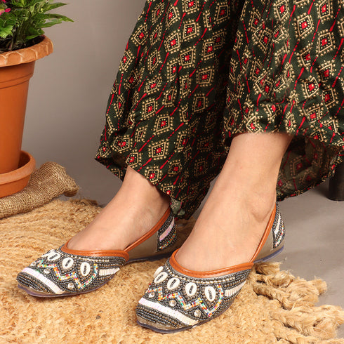 Women's Embellished Slip-On Ethnic Jutis