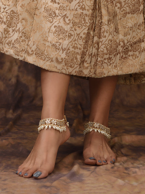 Gold Toned Kundan studded Paerl Beadded ethnic Bridal Anklet Anklet
