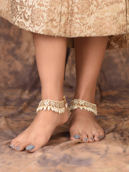 Gold Toned Kundan studded Paerl Beadded ethnic Bridal Anklet Anklet