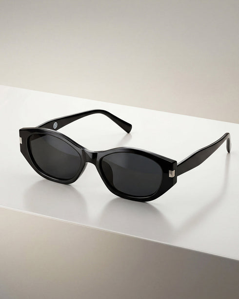 Women Black & Silver Toned UV Protected Black Lens Oval Sunglasses