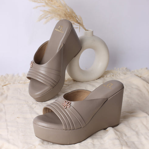 Women's Wedge Sandal with Flofer Charm Detail