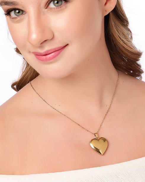 Gold Plated Openable Bold Heart Pendant and Chain