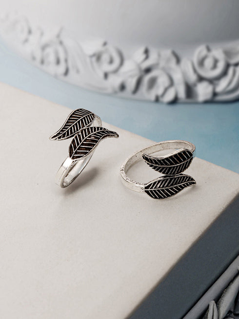 925 Sterling Silver Oxidised Leafy Minimal Toe Ring