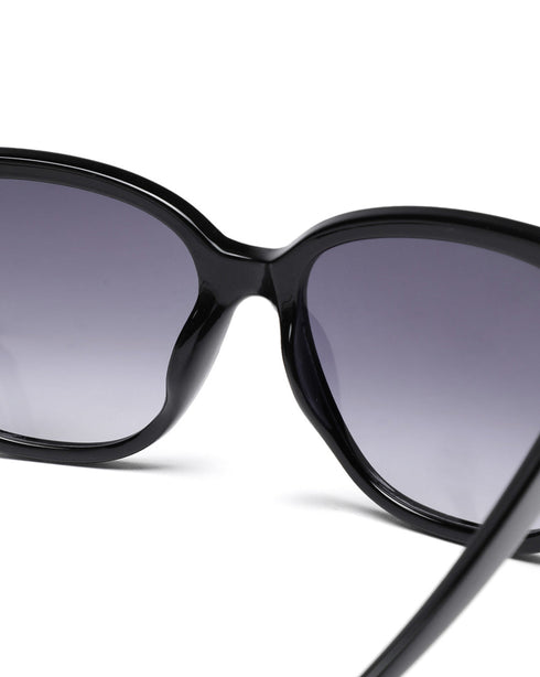 Women Black Toned Blue UV Protected Lens Oversized Sunglasses