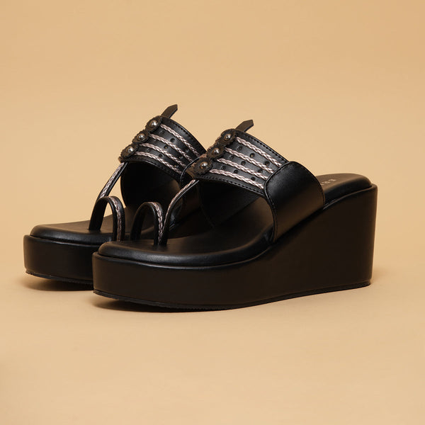Avan Kolhapuri Wedges