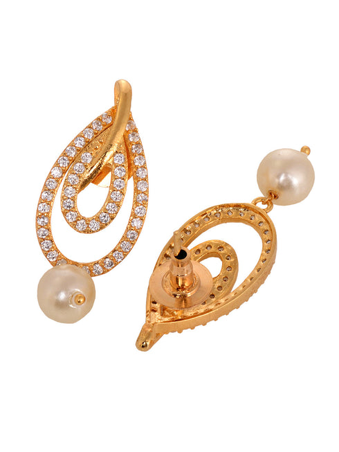 Gold Toned Pearl Studded Minimal Locket Jewellery Set