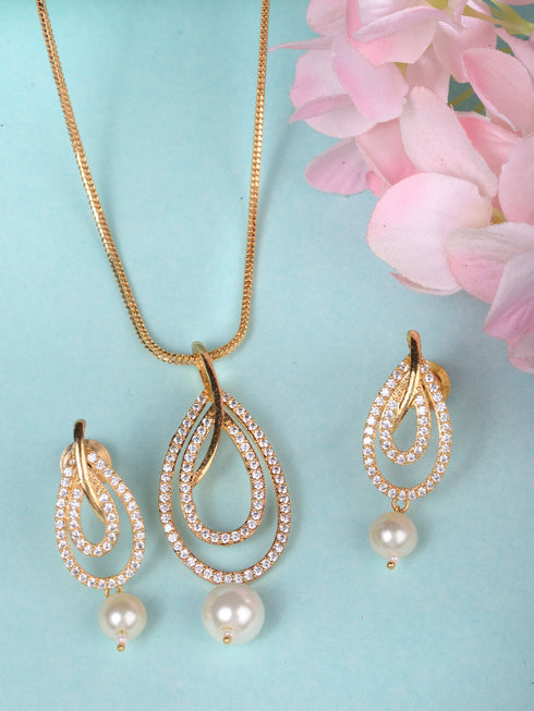 Gold Toned Pearl Studded Minimal Locket Jewellery Set