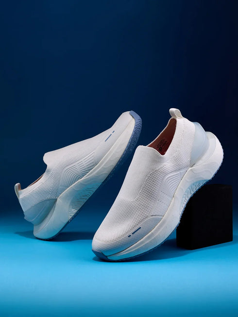 FLYNN White Men's Walking Shoes