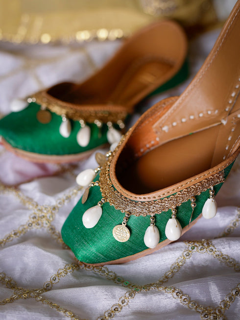 Land Snail Green Embellished Punjabi Jutti
