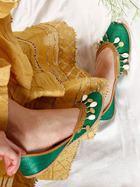 Land Snail Green Embellished Punjabi Jutti