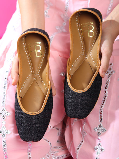Rojana Black Embroidered Checks Punjabi Jutti