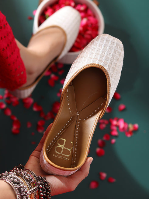 Rojana Ivory Embroidered Checks Punjabi Jutti