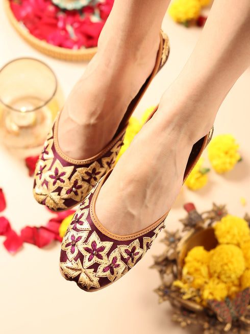 Noor-e-Jahan Zari Embroidered Dark Purple Punjabi Jutti