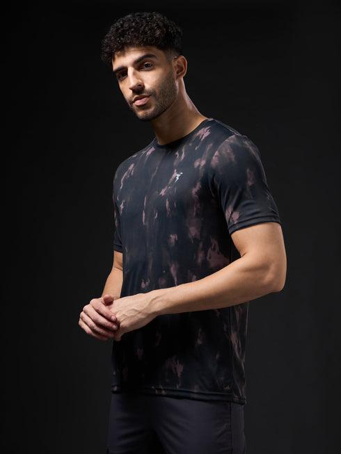 Men Abstract Print Slim Fit Crew Neck T-shirt with TECHNO COOL+
