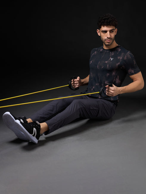 Men Abstract Print Slim Fit Crew Neck T-shirt with TECHNO COOL+