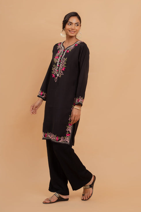 Falak Kashmiri Long Kurta In Black Muslin With Aari
