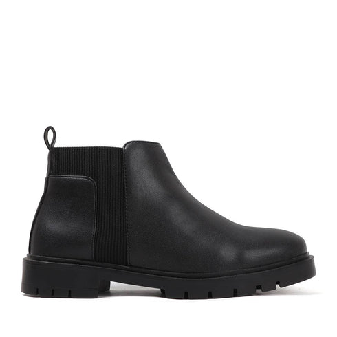Women's Slip-On Chelsea Ankle Boot - Chunky Lug Sole Modern Boots