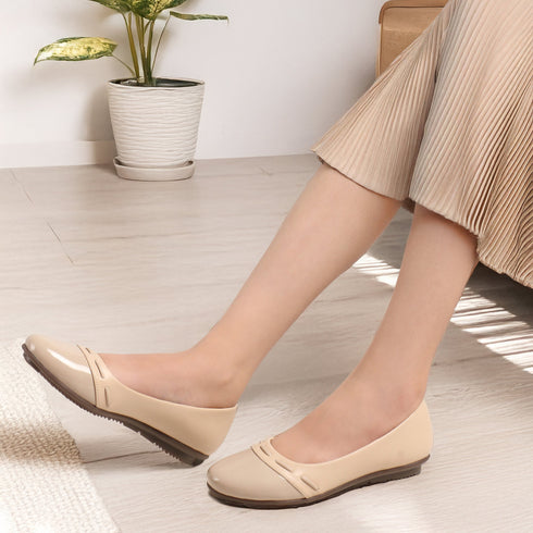 Women's Classic Decorative Strap Detail Flat