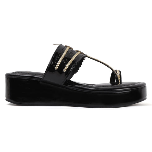 Traditional Toe-Ring Wedge Sandals with Metallic Detail