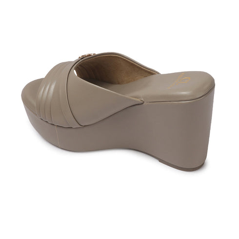 Women's Wedge Sandal with Flofer Charm Detail