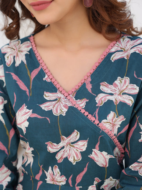 Janasya Women's Teal Blue Pure Cotton Floral Printted A line Kurta Pant Set