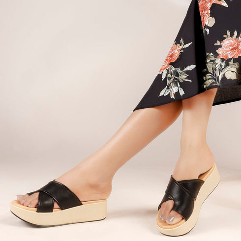 Women's Toe-Ring Crisscross Wedge Sandals