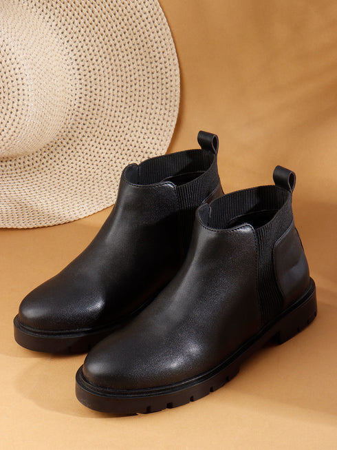 Women's Slip-On Chelsea Ankle Boot - Chunky Lug Sole Modern Boots