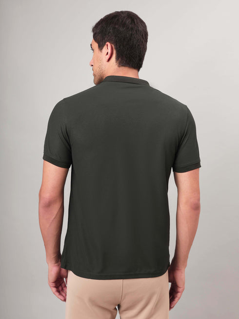 Men Solid Slim Fit Polo T-shirt with MATPIQ
