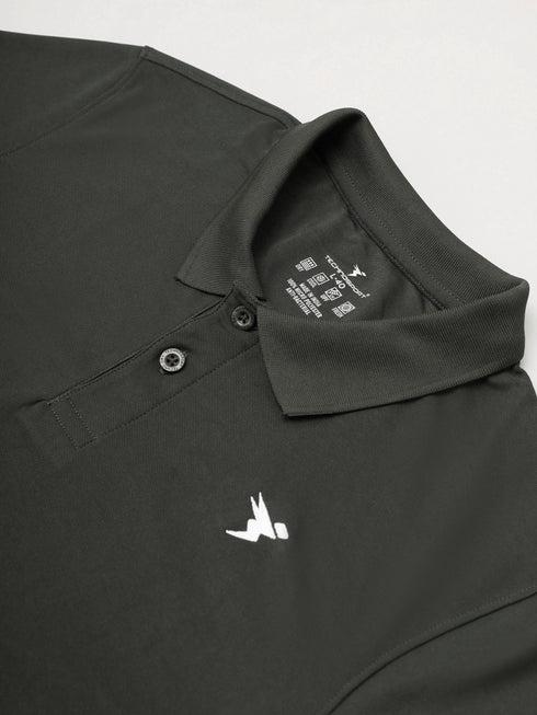 Men Solid Slim Fit Polo T-shirt with MATPIQ