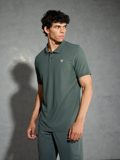 Men Solid Slim Fit Polo T-shirt with MATPIQ