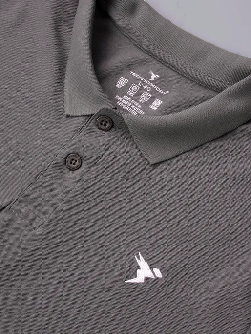 Men Solid Slim Fit Polo T-shirt with MATPIQ