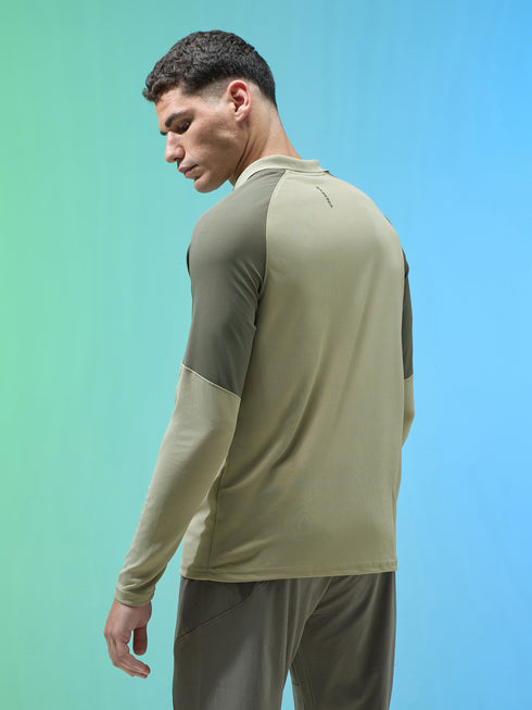 Men Colorblock Slim Fit Polo T-shirt with TECHNO COOL+