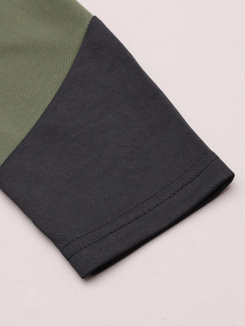 Men Colorblock Slim Fit Polo T-shirt with TECHNO COOL+