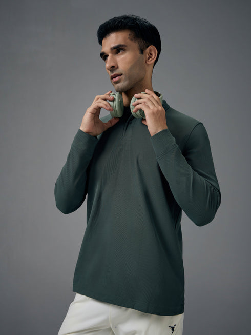 Men Solid Slim Fit Polo T-shirt with MATPIQ