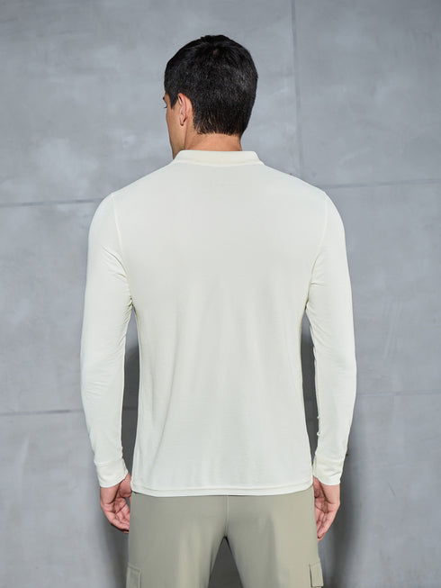 Men Solid Slim Fit Polo T-shirt with MATPIQ