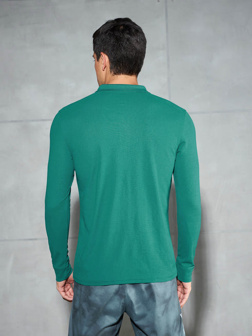 Men Solid Slim Fit Polo T-shirt with MATPIQ