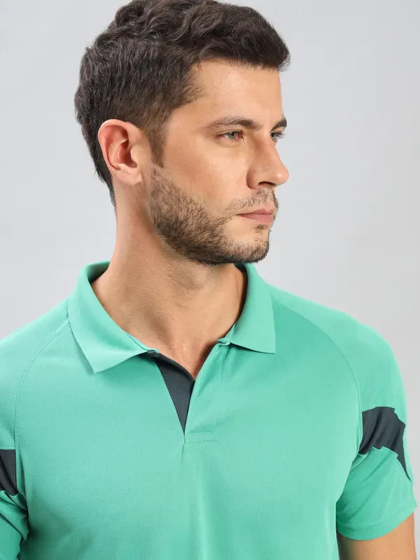 Men Colorblock Slim Fit Polo T-shirt with TECHNO COOL+
