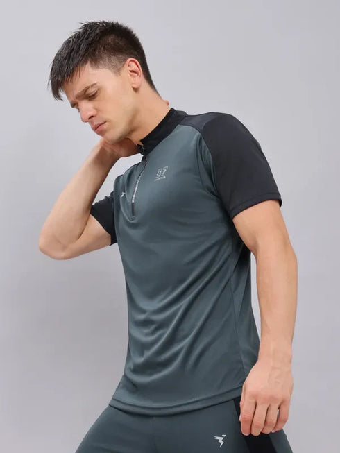 Men Colorblock Slim Fit Mock Neck T-shirt with TECHNO COOL+