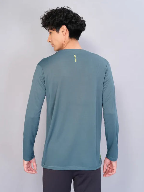 Men Solid Slim Fit Crew Neck T-shirt with TECHNO COOL
