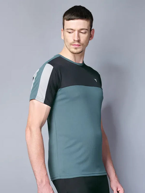 Men Colorblock Slim Fit Crew Neck T-shirt with TECHNO COOL