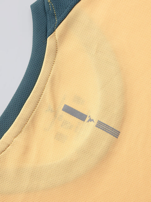 Men Colorblock Slim Fit Crew Neck T-shirt with TECHNO COOL