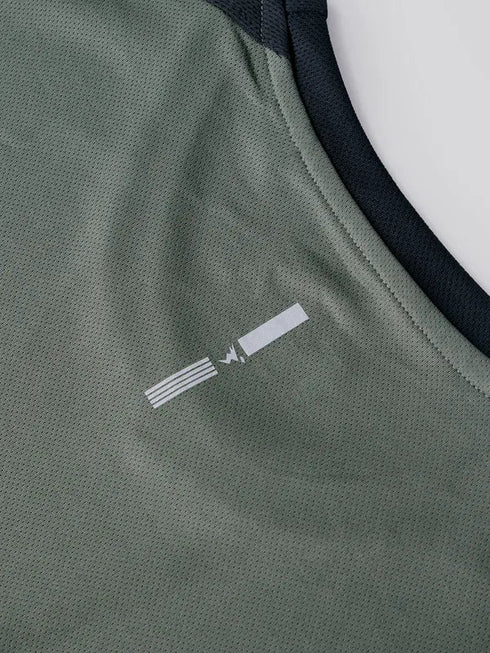 Men Colorblock Slim Fit Crew Neck T-shirt with TECHNO COOL