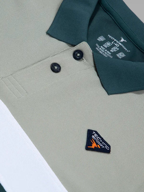 Men Colorblock Slim Fit Polo T-shirt with MATPIQ