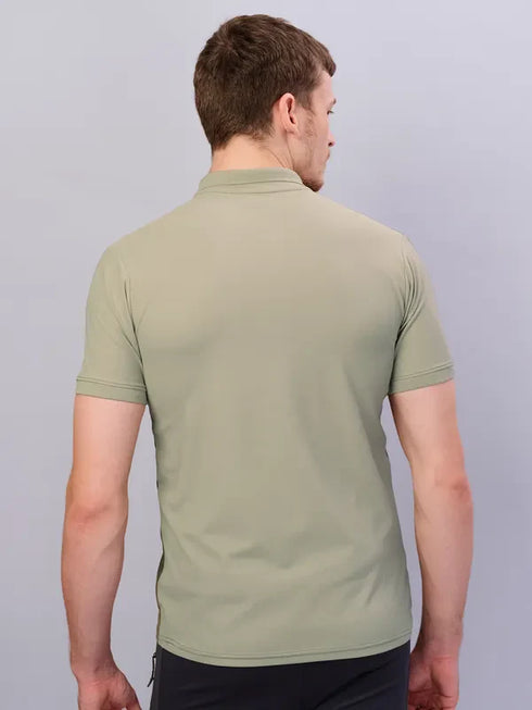 Men Colorblock Slim Fit Polo T-shirt with MATPIQ
